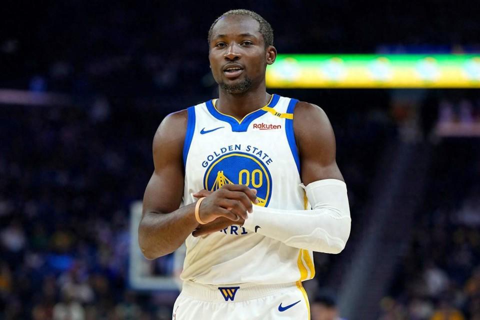 7笔交易7份合同遭冰封！库明加闹剧波及多人，成今夏最大绊脚石